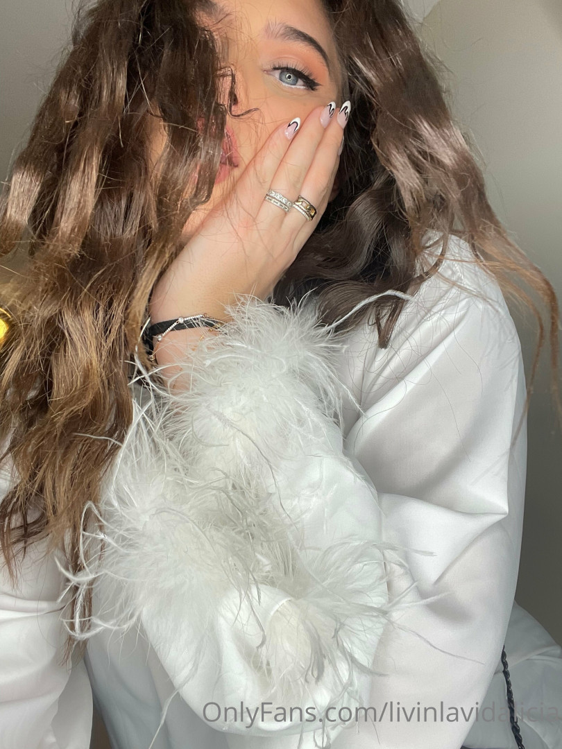 Photo by aliciashottakes published on May 31,2023 16:16:52 - BestThots