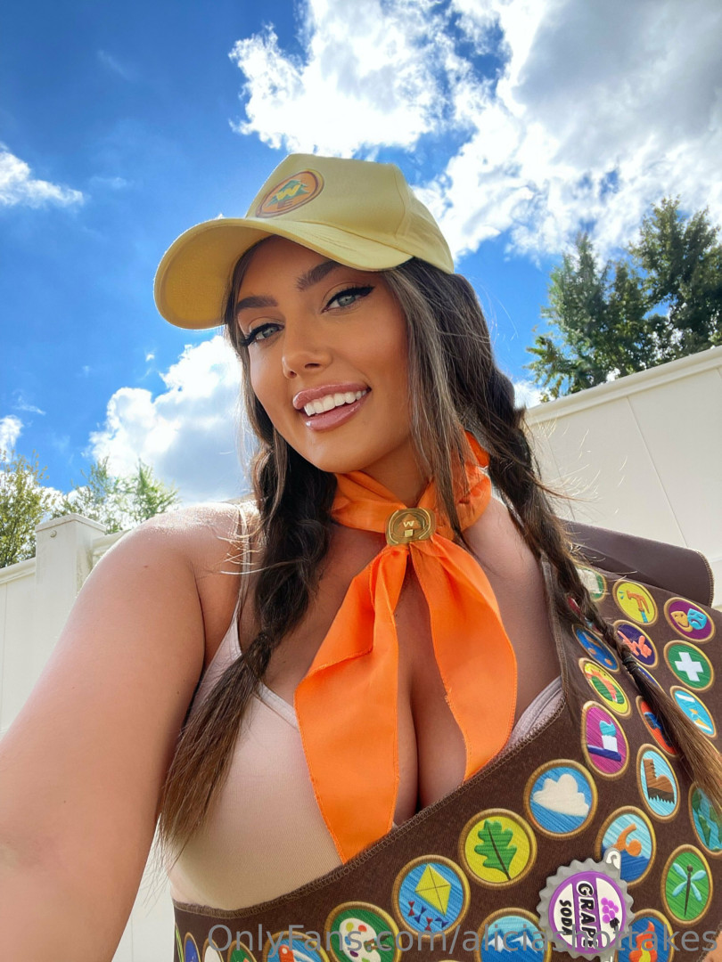 Photo by aliciashottakes published on November 19,2023 20:15:23 - BestThots