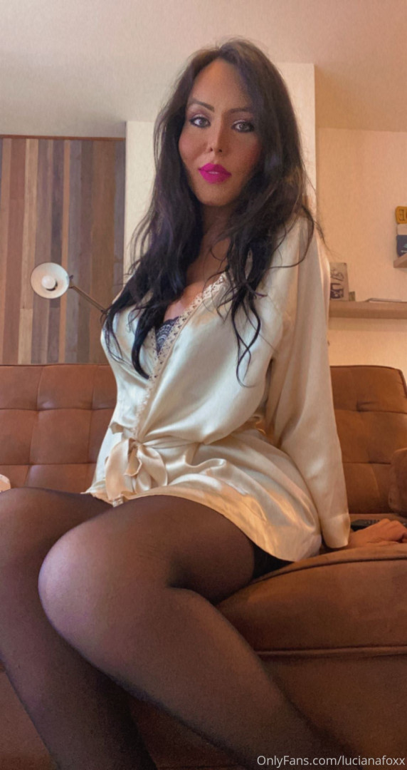 Photo by lucianafoxx published on October 15,2023 03:20:48 - BestThots