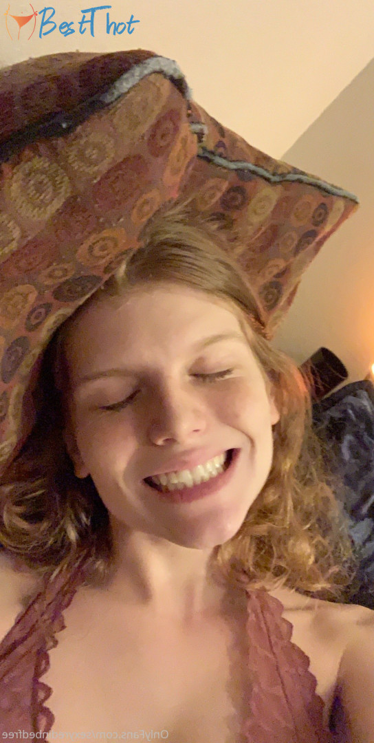 Photo by sexyredinbedfree published on December 22,2024 14:10:46 - BestThots