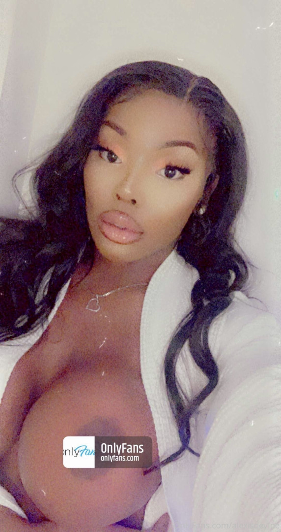 Photo by alexisdevine published on November 20,2023 01:57:17 - BestThots