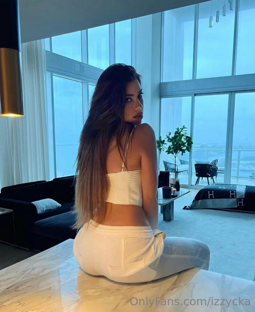 Photo by izzycka published on July 11,2023 21:08:22 - BestThots