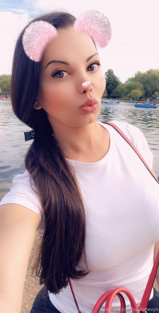 Photo by sashahevyn published on October 13,2023 22:54:26 - BestThots