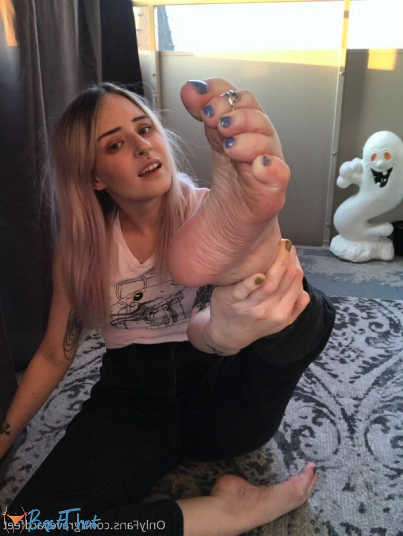 Photo by graveyardfeet published on December 22,2024 09:08:40 - BestThots