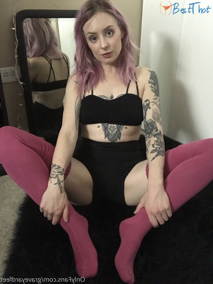 Photo by graveyardfeet published on December 22,2024 09:09:28 - BestThots