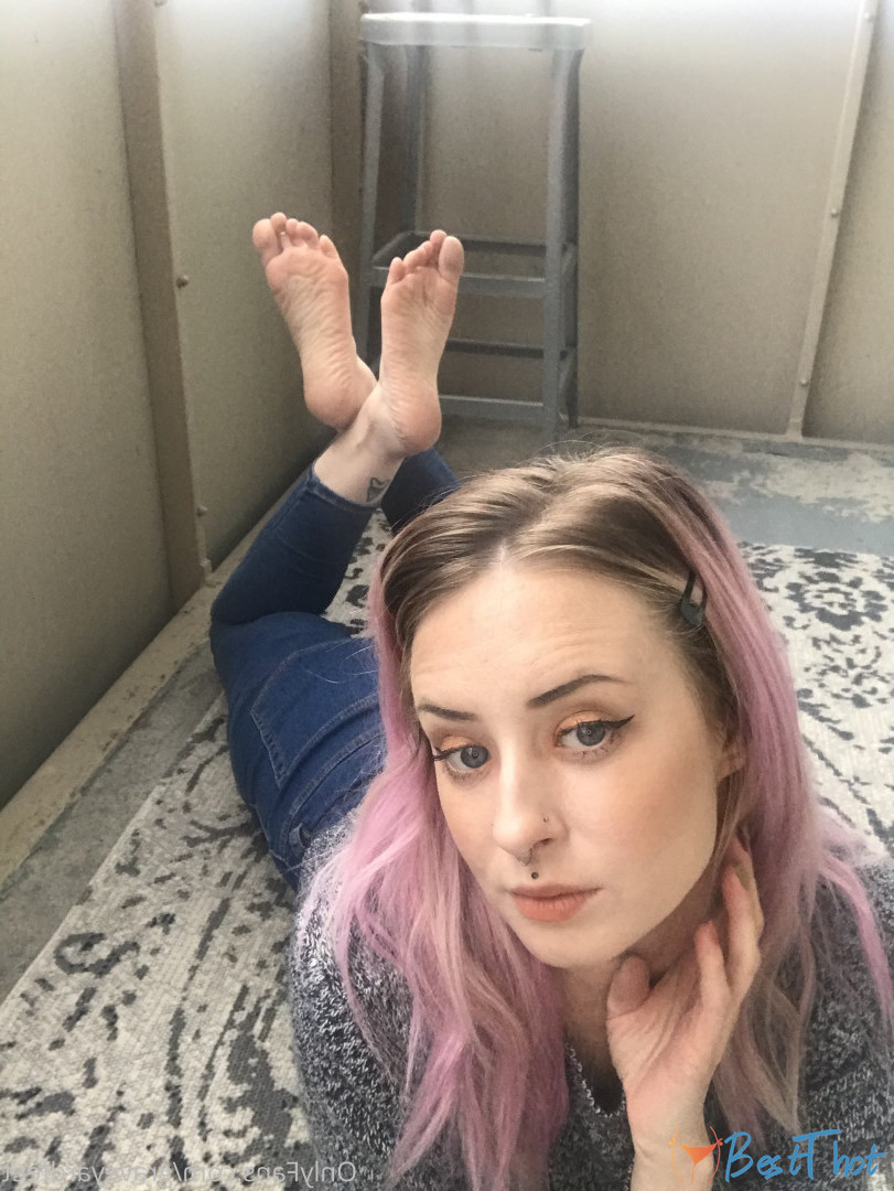Photo by graveyardfeet published on December 22,2024 10:08:20 - BestThots