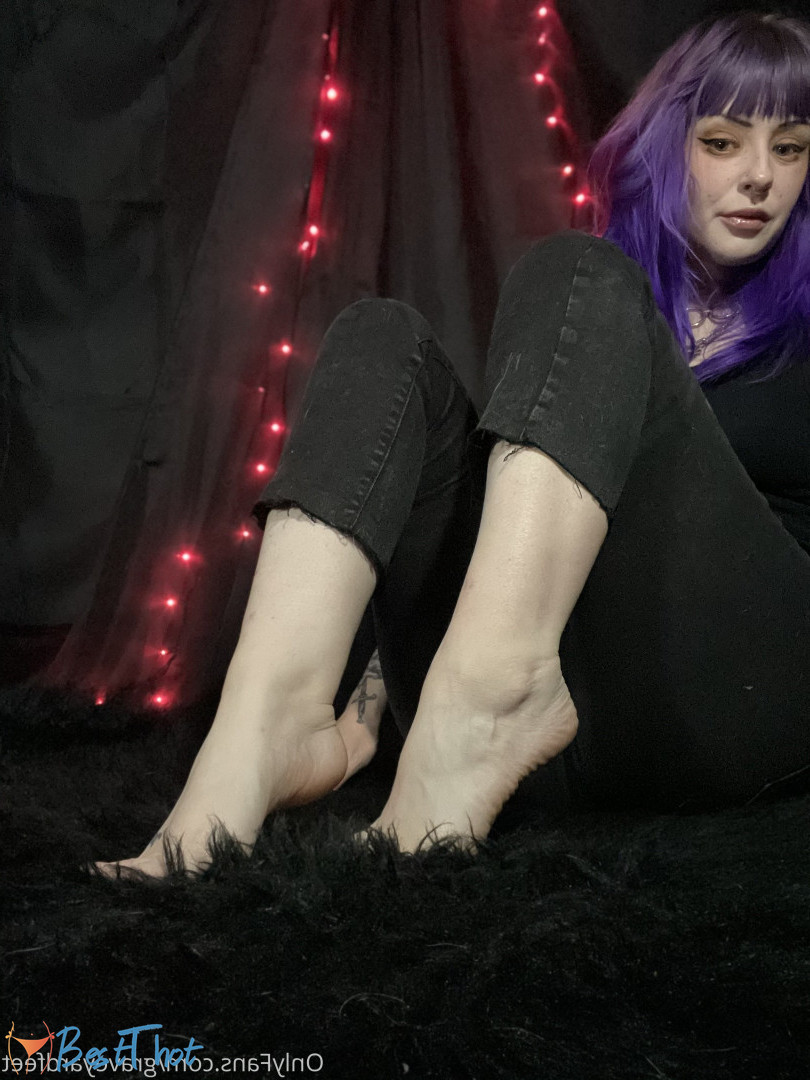 Photo by graveyardfeet published on December 22,2024 10:09:31 - BestThots