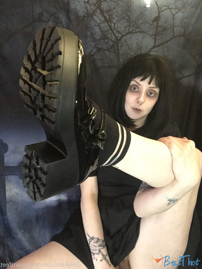 Photo by graveyardfeet published on December 22,2024 10:10:53 - BestThots