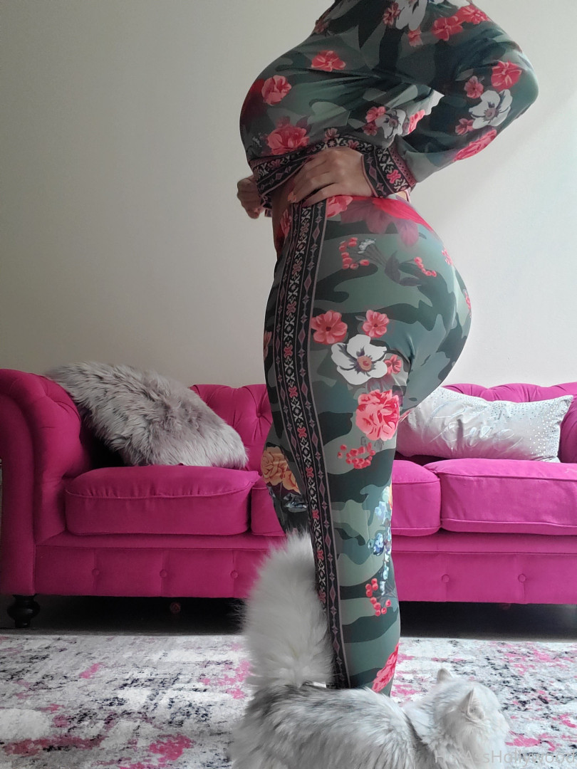 Photo by hotasshollywood published on August 29,2023 23:38:41 - BestThots
