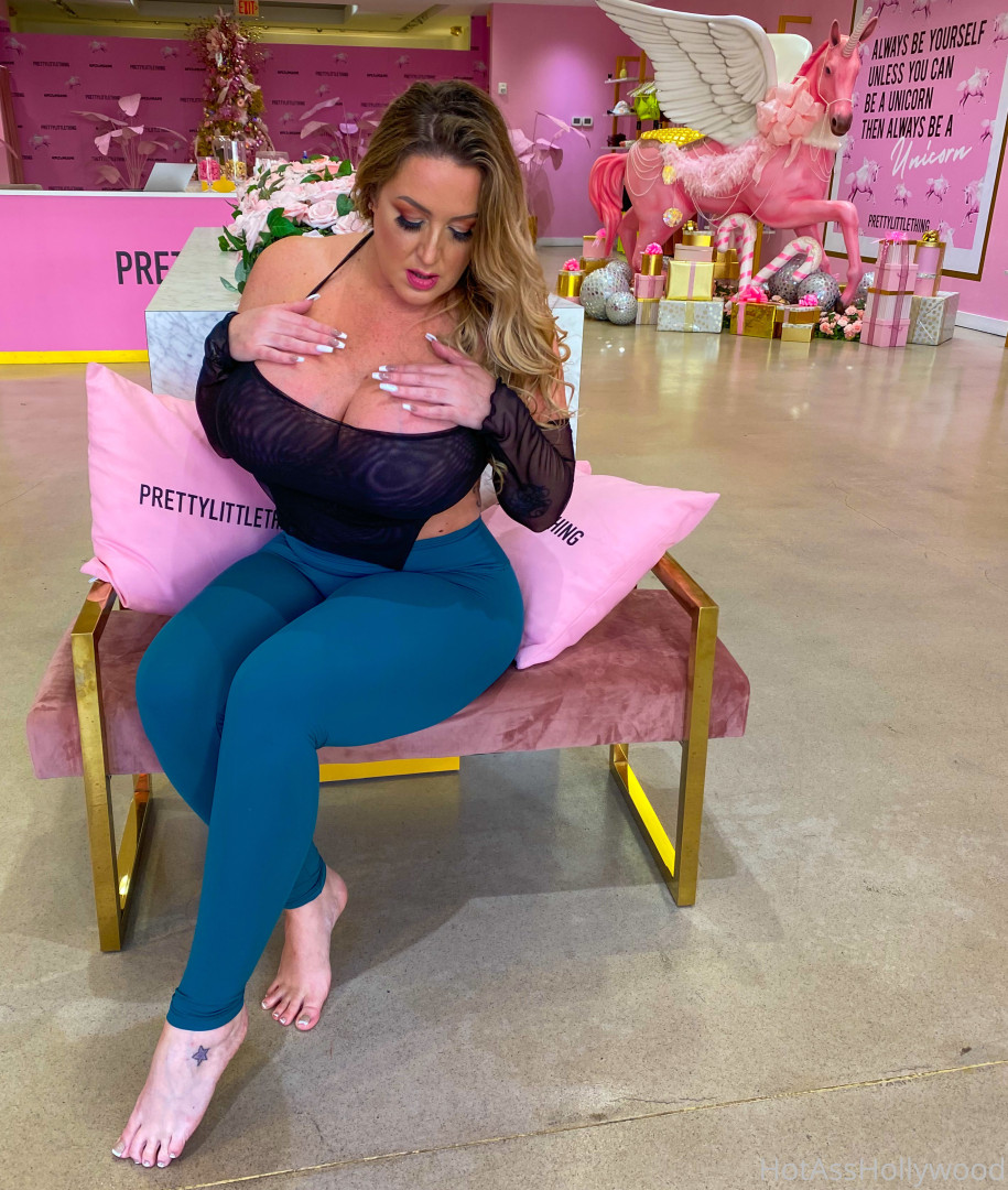 Photo by hotasshollywood published on August 30,2023 04:32:14 - BestThots