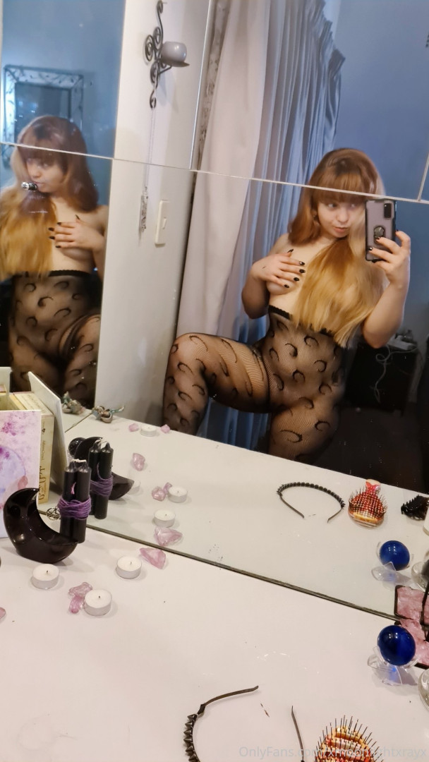 Photo by xmoonlightxrayx published on October 14,2023 04:47:38 - BestThots