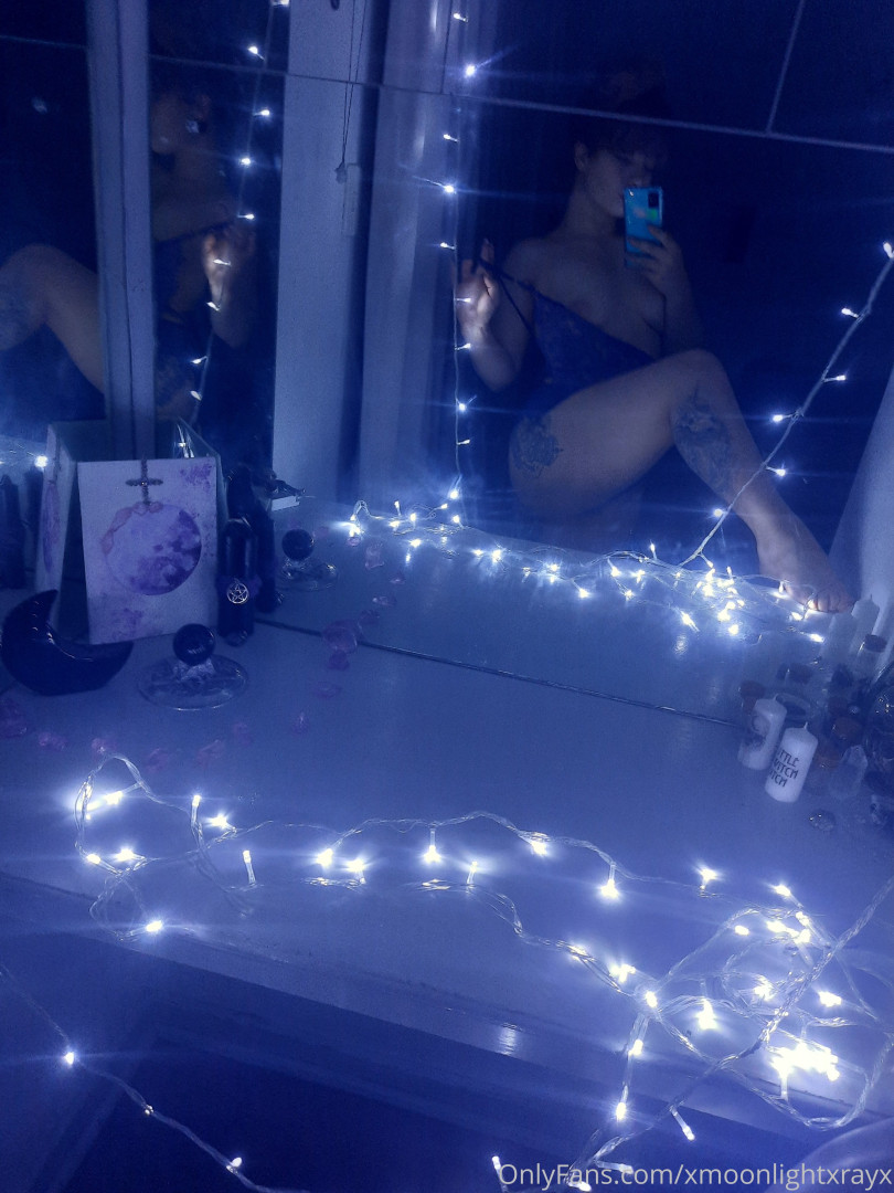Photo by xmoonlightxrayx published on October 14,2023 06:59:26 - BestThots