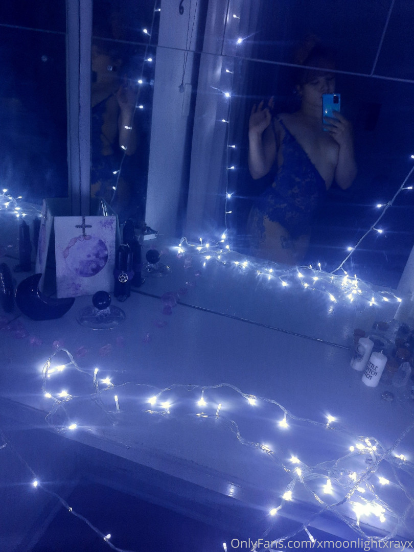 Photo by xmoonlightxrayx published on October 14,2023 07:07:03 - BestThots