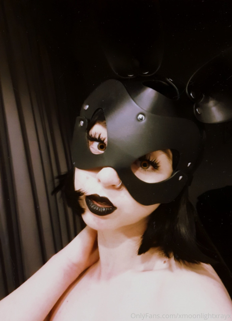 Photo by xmoonlightxrayx published on October 14,2023 10:07:44 - BestThots