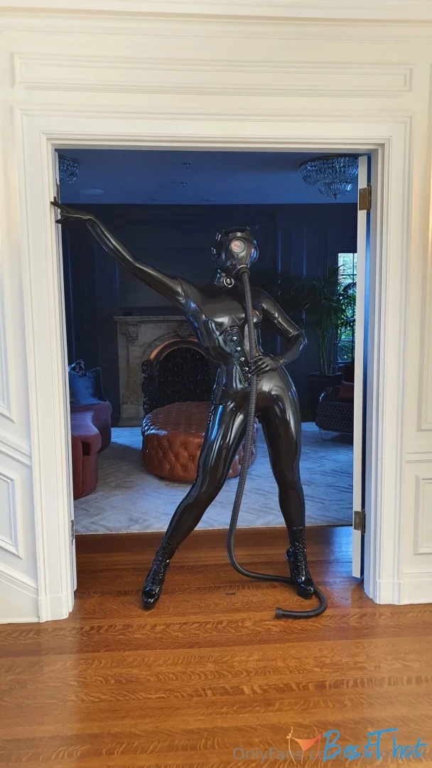 Photo by latexnchill published on January 30,2025 06:00:03 - BestThots
