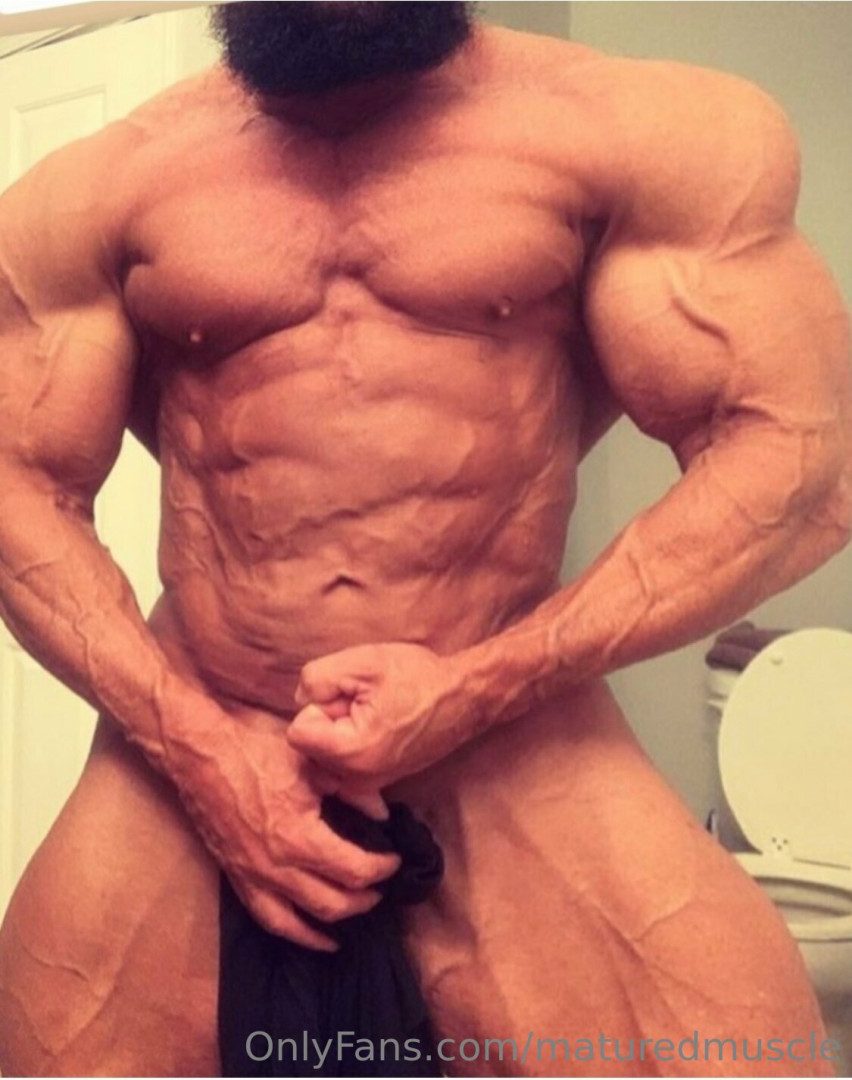 Photo by maturedmuscle published on October 12,2023 21:50:50 - BestThots