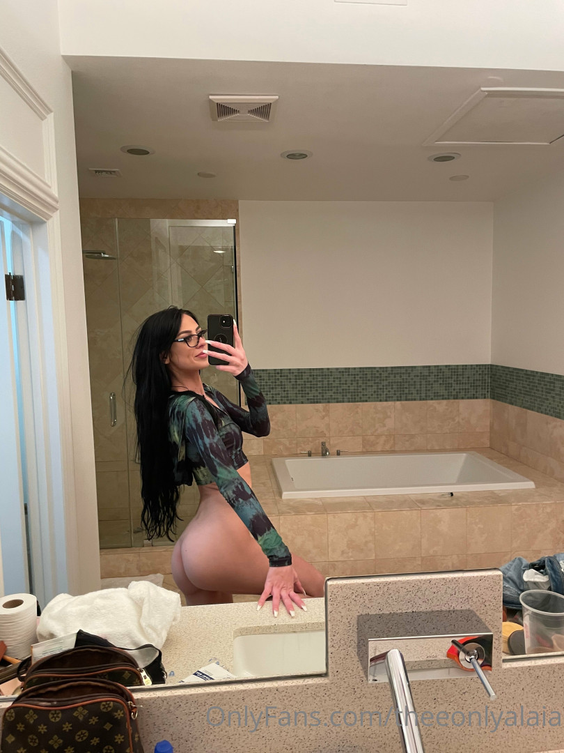 Photo by theeonlyalaia published on October 16,2023 07:38:05 - BestThots