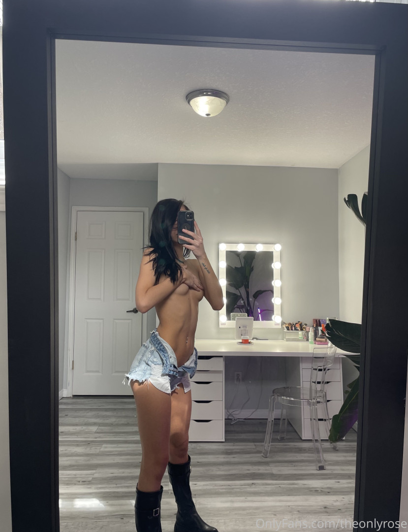 Photo by theeonlyalaia published on October 16,2023 07:57:19 - BestThots