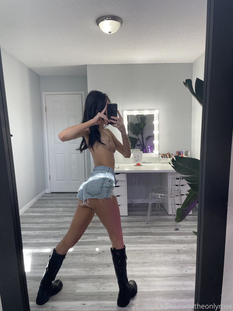Photo by theeonlyalaia published on October 16,2023 08:05:43 - BestThots