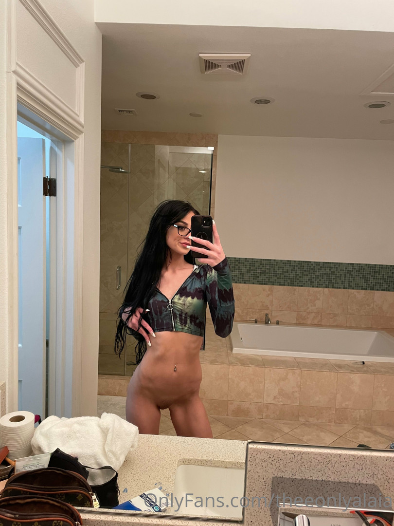 Photo by theeonlyalaia published on October 16,2023 09:36:39 - BestThots