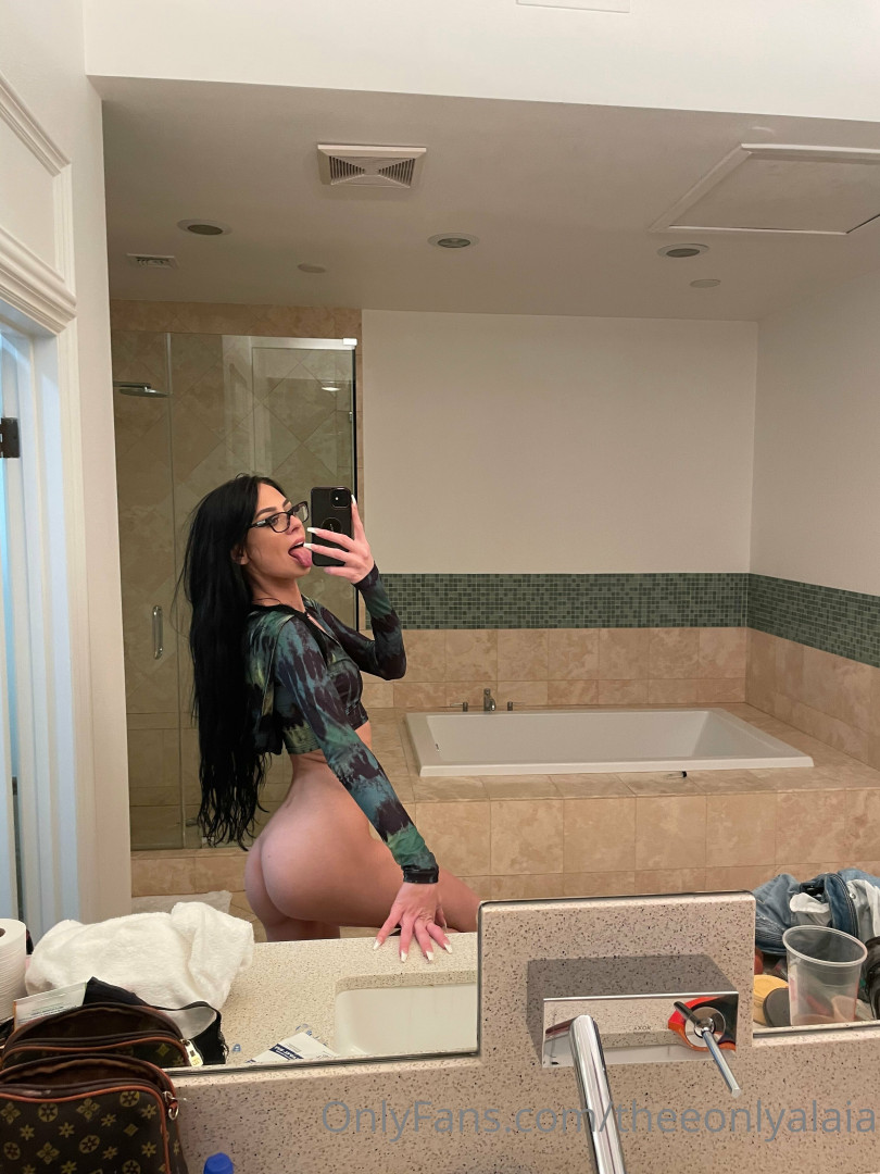 Photo by theeonlyalaia published on October 16,2023 09:37:42 - BestThots