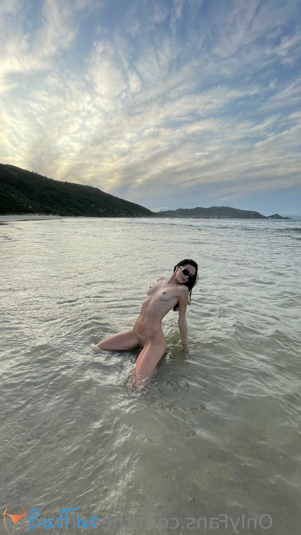 Photo by theeonlyalaia published on December 18,2024 14:07:26 - BestThots