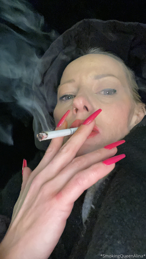 Photo by smokingqueenalina published on May 17,2023 21:33:07 - BestThots
