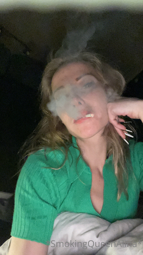 Photo by smokingqueenalina published on May 17,2023 21:33:17 - BestThots