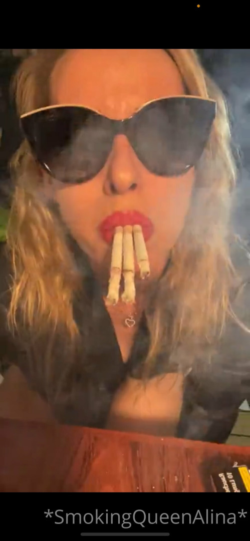 Photo by smokingqueenalina published on May 17,2023 21:33:30 - BestThots