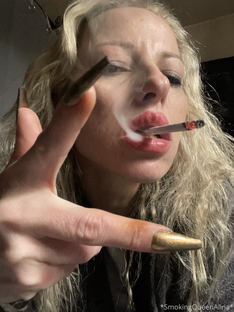 Photo by smokingqueenalina published on May 17,2023 21:33:32 - BestThots