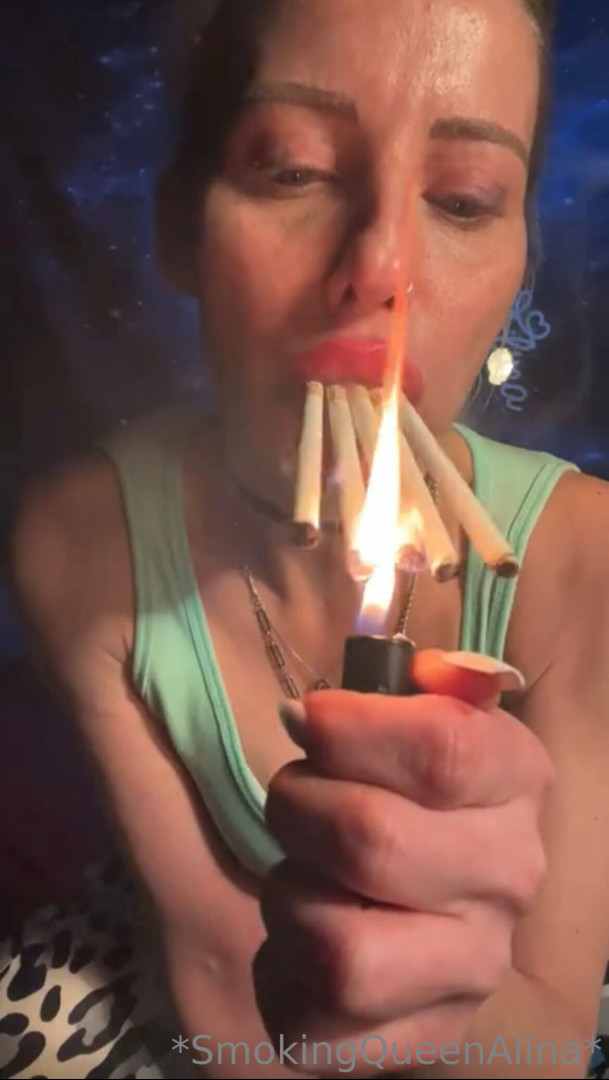 Photo by smokingqueenalina published on May 17,2023 21:34:04 - BestThots