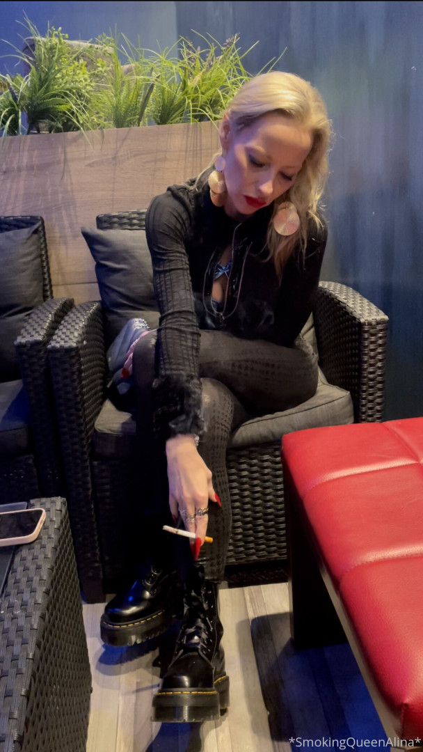 Photo by smokingqueenalina published on May 17,2023 21:34:07 - BestThots