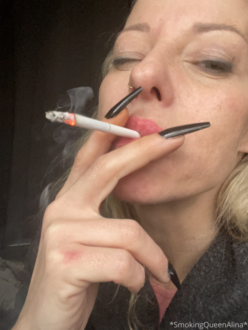 Photo by smokingqueenalina published on May 17,2023 21:35:31 - BestThots