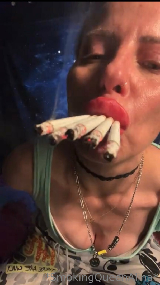 Photo by smokingqueenalina published on May 17,2023 21:36:05 - BestThots