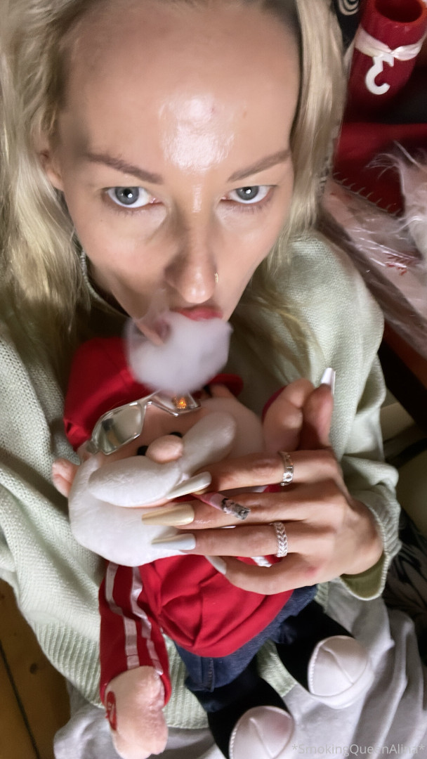 Photo by smokingqueenalina published on May 17,2023 21:37:16 - BestThots