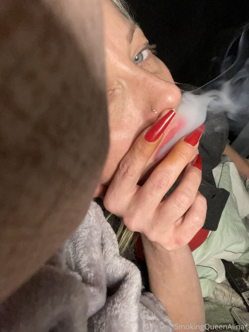 Photo by smokingqueenalina published on May 17,2023 21:37:22 - BestThots
