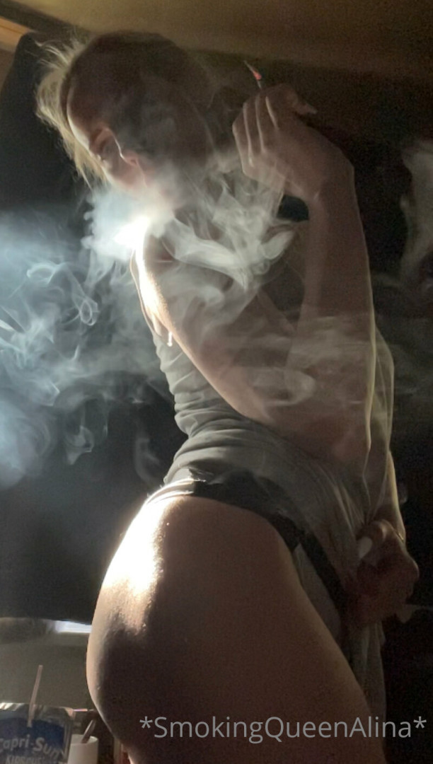 Photo by smokingqueenalina published on May 17,2023 21:37:55 - BestThots