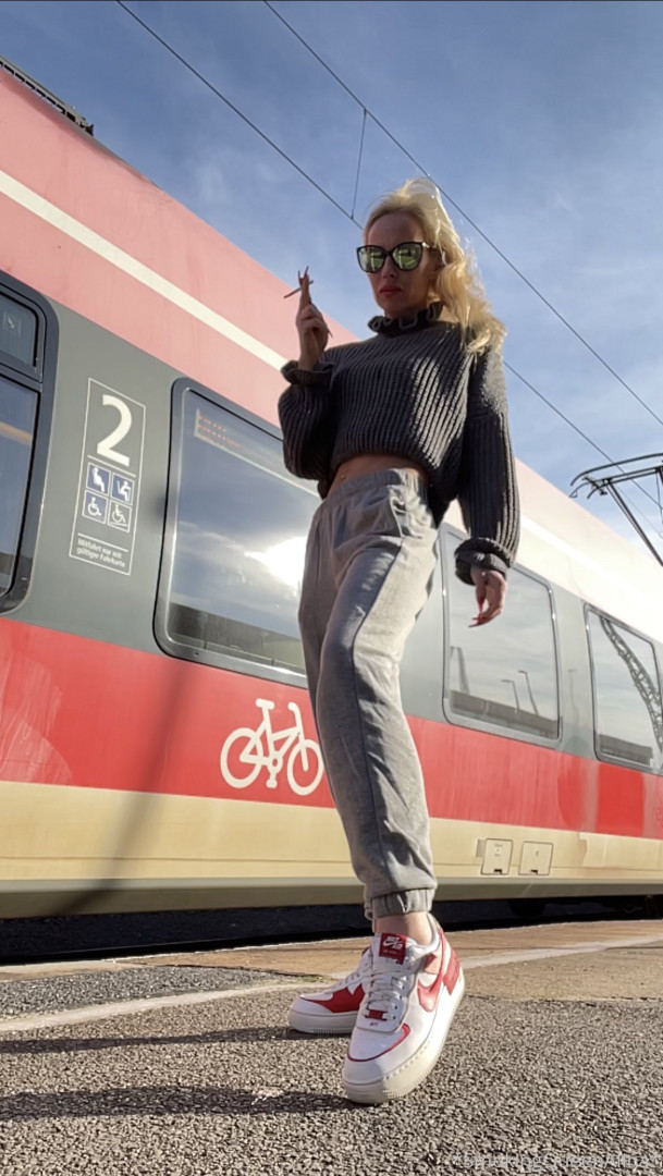 Photo by smokingqueenalina published on May 17,2023 21:38:24 - BestThots