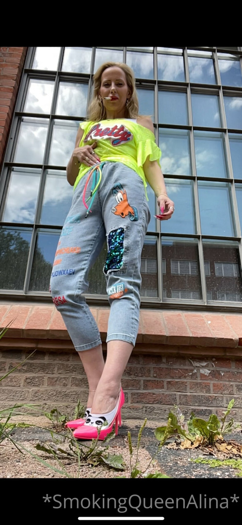 Photo by smokingqueenalina published on May 17,2023 21:38:33 - BestThots