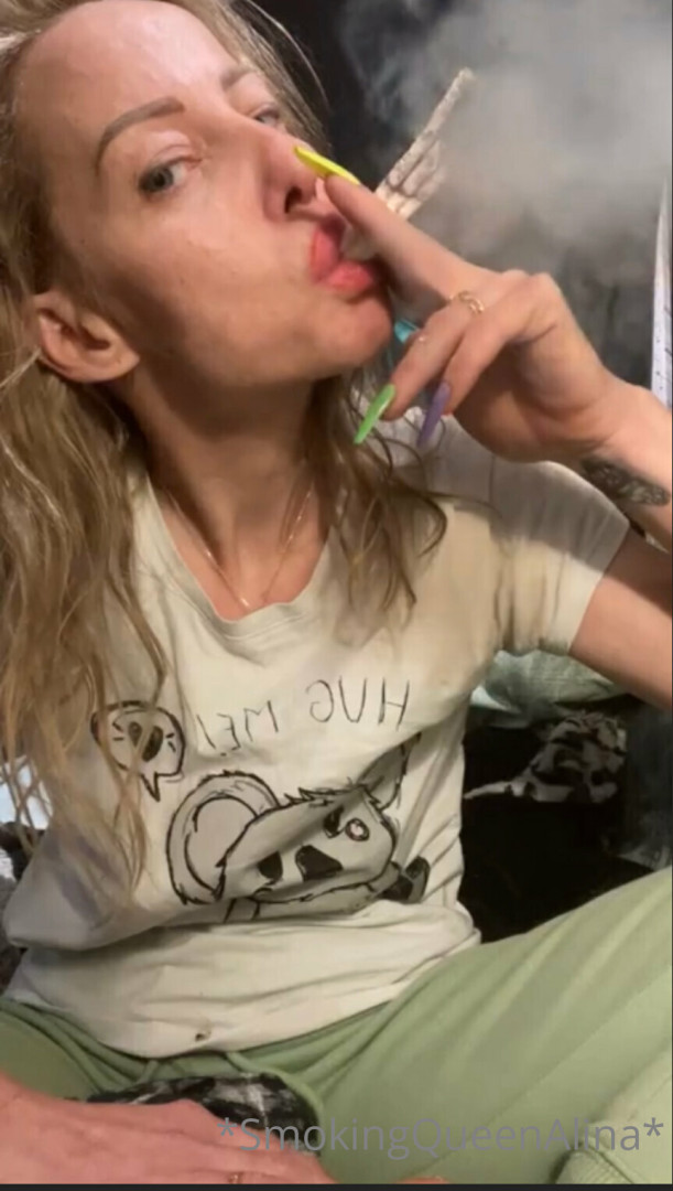 Photo by smokingqueenalina published on May 17,2023 21:40:29 - BestThots