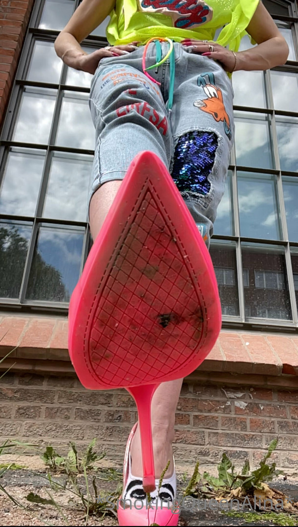 Photo by smokingqueenalina published on May 17,2023 21:40:30 - BestThots