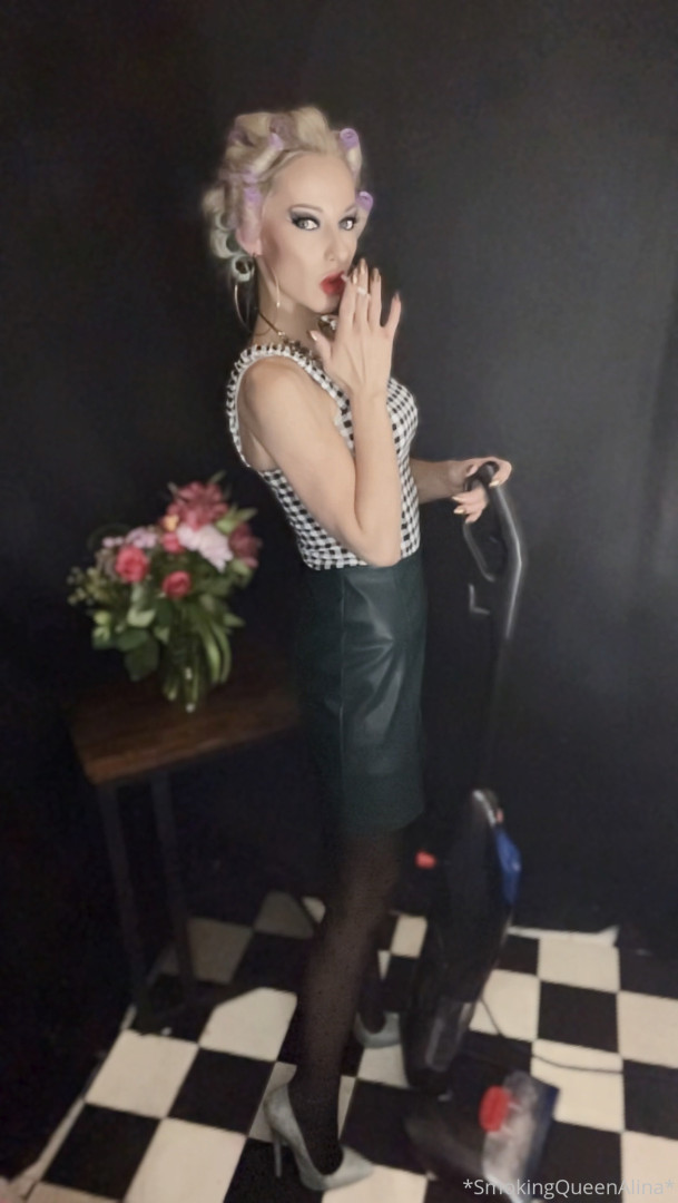 Photo by smokingqueenalina published on May 17,2023 21:40:31 - BestThots