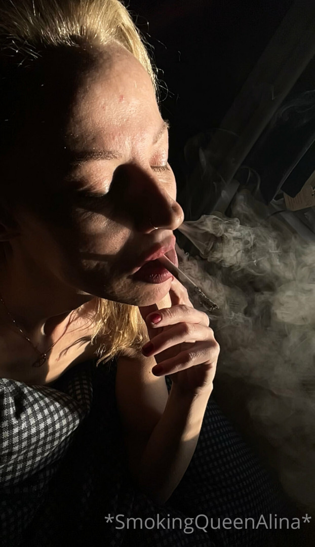 Photo by smokingqueenalina published on May 17,2023 21:40:53 - BestThots