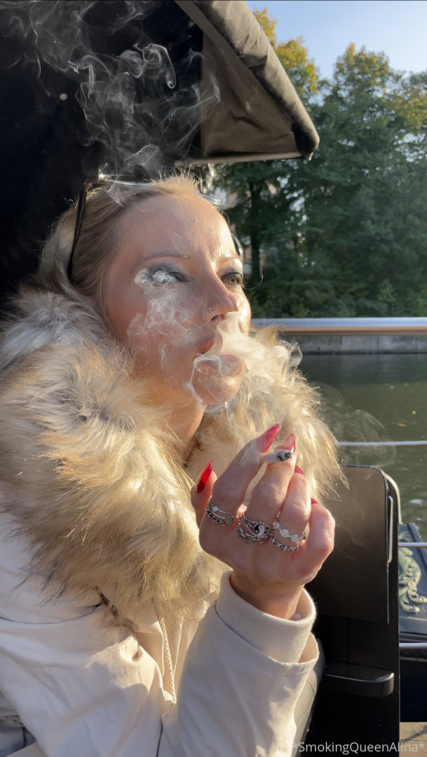 Photo by smokingqueenalina published on May 17,2023 21:40:56 - BestThots