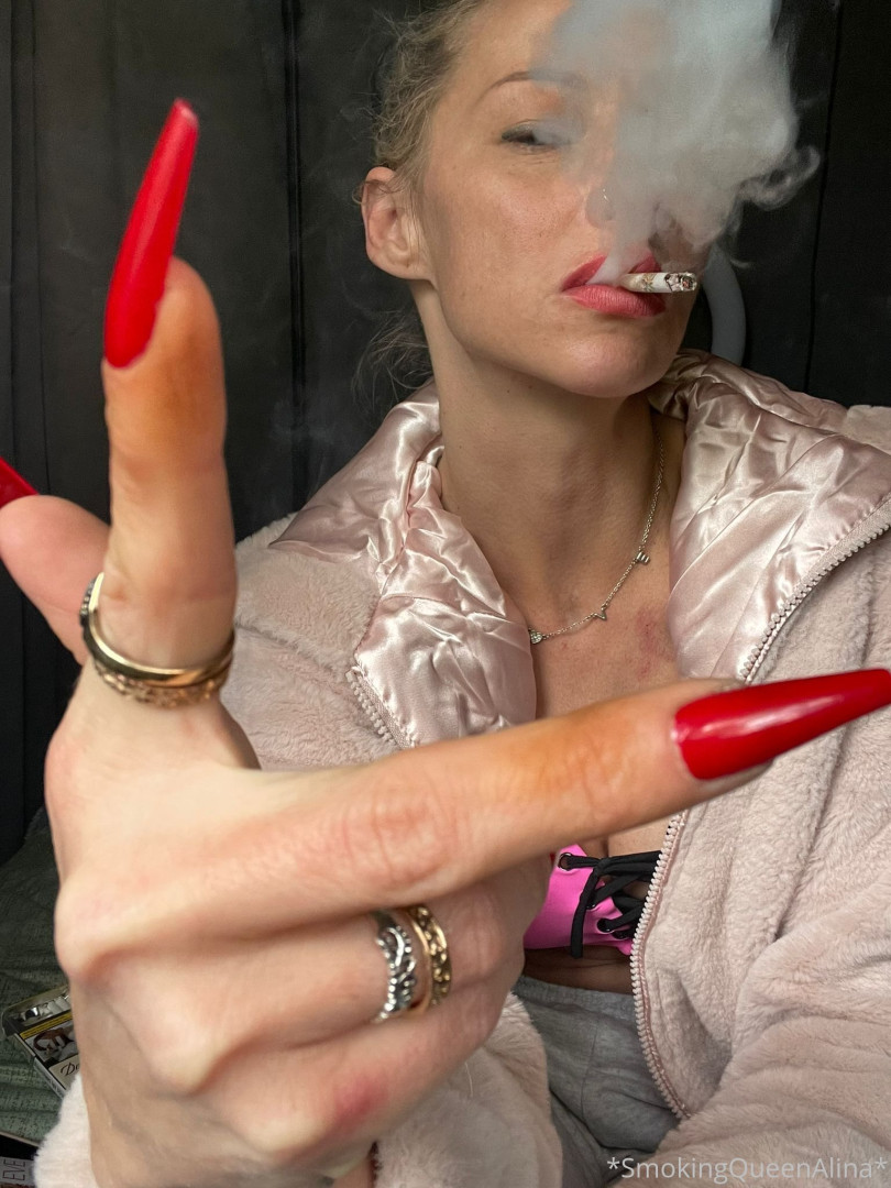 Photo by smokingqueenalina published on May 17,2023 21:41:11 - BestThots