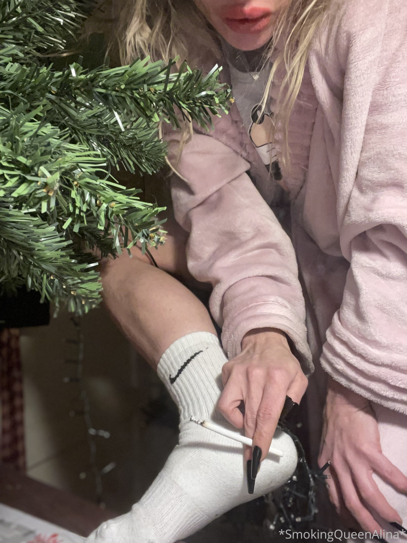 Photo by smokingqueenalina published on May 17,2023 21:41:17 - BestThots