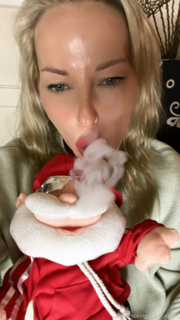 Photo by smokingqueenalina published on May 17,2023 21:42:00 - BestThots