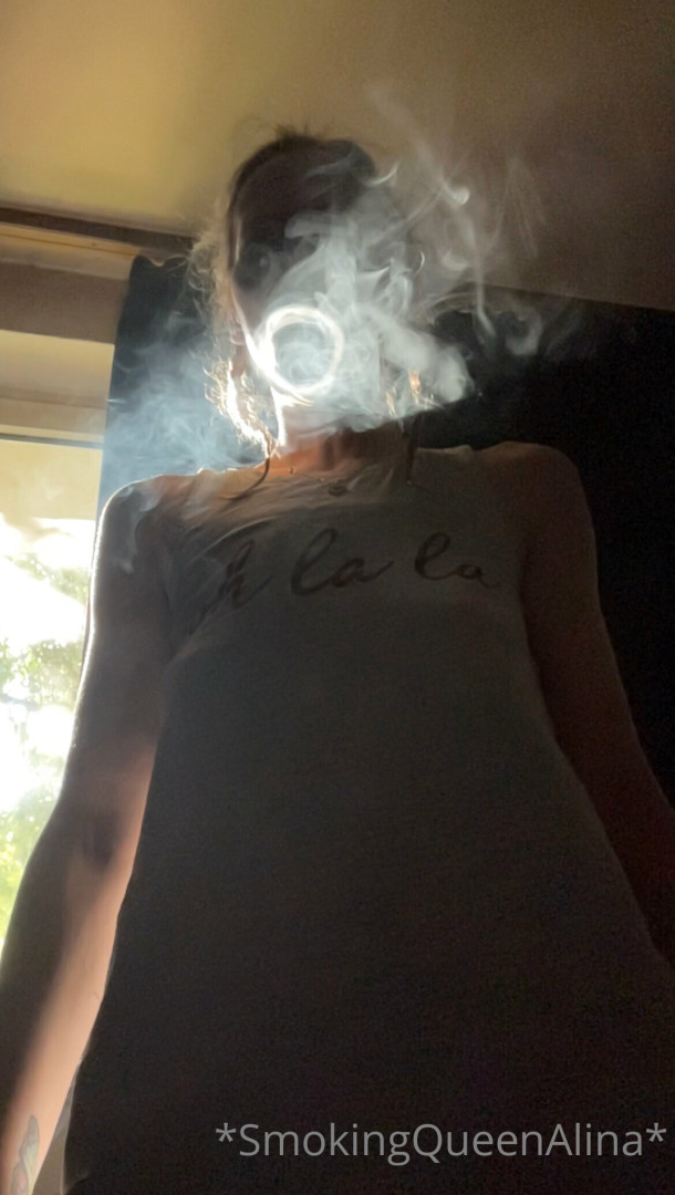 Photo by smokingqueenalina published on May 17,2023 21:42:07 - BestThots