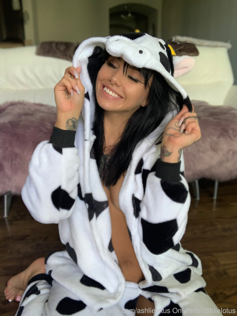 Photo by ashlielotus published on November 23,2023 22:56:12 - BestThots