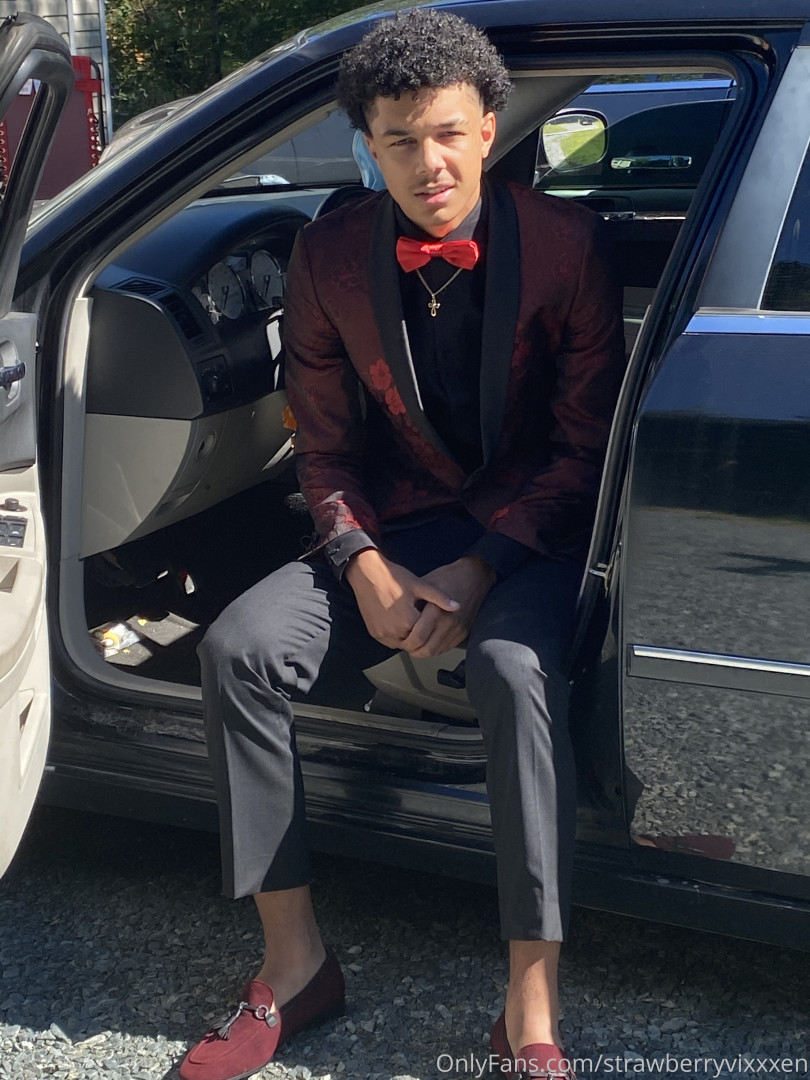 Photo by strawberryvixxxen published on October 16,2023 00:21:12 - BestThots